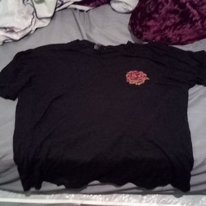 Red rose 🌹 black large crop top- forever 21